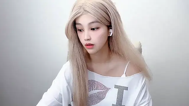 jiangjiang2005 online show from July 18, 5:28 pm