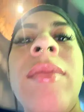 Snapshot of Eveliin__ chatting on June 4, 1:39 pm Eveliin online show from June 4, 1:39 pm