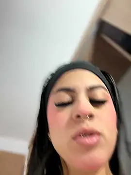 Snapshot of Eveliin__ chatting on June 5, 12:22 pm Eveliin online show from June 5, 12:22 pm