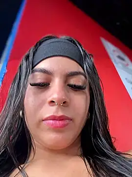 Snapshot of Eveliin__ chatting on June 7, 7:28 pm Eveliin online show from June 7, 7:28 pm