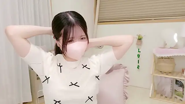 Snapshot of Yuinyaaa chatting on June 4, 7:25 am Yuinyaaa online show from June 4, 7:25 am