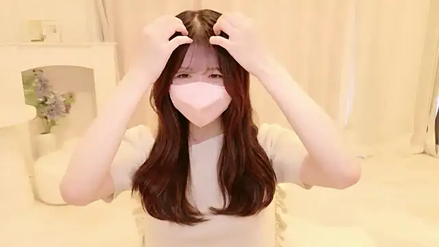 Snapshot of Yuinyaaa chatting on June 9, 7:31 am Yuinyaaa online show from June 9, 7:31 am