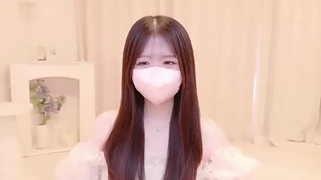 Snapshot of Yuinyaaa chatting on June 14, 7:21 am Yuinyaaa online show from June 14, 7:21 am