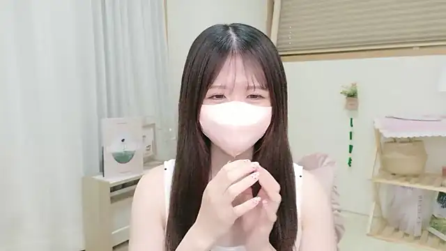 Snapshot of Yuinyaaa chatting on June 15, 7:32 am Yuinyaaa online show from June 15, 7:32 am