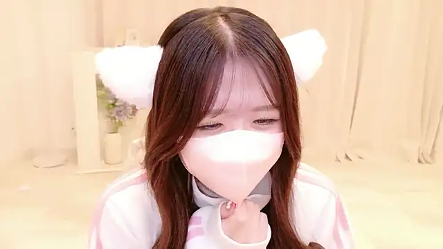 Yuinyaaa online show from June 28, 10:43 am