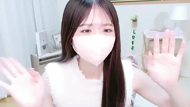 Yuinyaaa online show from June 30, 7:42 am
