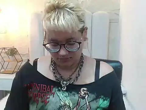 Snapshot of Echypyon_ chatting on June 5, 3:13 am Echypyon online show from June 5, 3:13 am