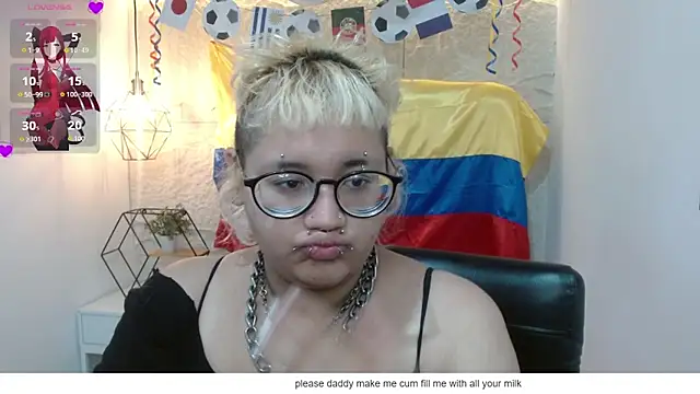 Snapshot of Echypyon_ chatting on June 13, 3:26 am Echypyon online show from June 13, 3:26 am