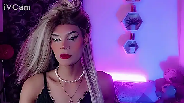 Snapshot of Alaysha_Taylor chatting on June 14, 3:41 am Alaysha Taylor online show from June 14, 3:41 am