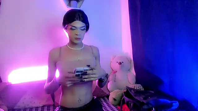 Snapshot of Alaysha_Taylor chatting on June 19, 4:28 am Alaysha Taylor online show from June 19, 4:28 am
