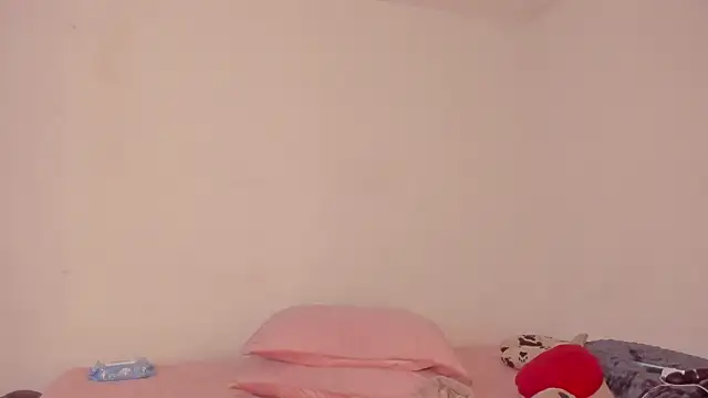 Snapshot of karely_laurent chatting on May 31, 1:58 am karely laurent online show from May 31, 1:58 am