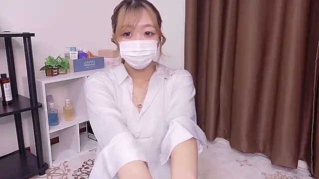 Riona H online show from June 3, 11:35 am