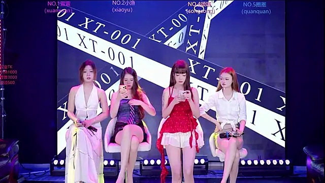 Snapshot of Xt-001 chatting on June 5, 10:37 pm Xt-001 online show from June 5, 10:37 pm