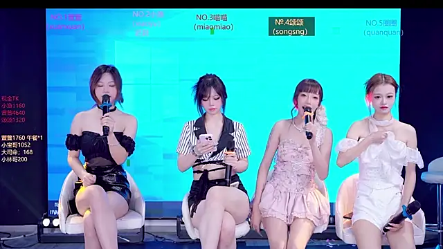 Snapshot of Xt-001 chatting on June 11, 12:32 am Xt-001 online show from June 11, 12:32 am