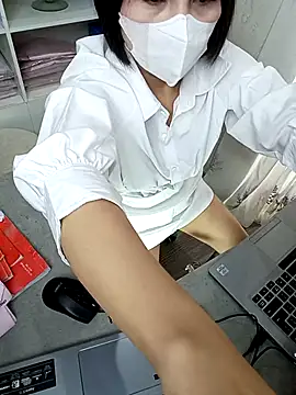Snapshot of Julie-Rosee chatting on June 6, 1:43 am Julie-Rosee online show from June 6, 1:43 am