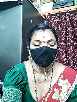 Snapshot of Leela_555 chatting on July 27, 10:11 am Leela 555 online show from July 27, 10:11 am