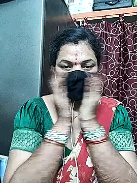 Snapshot of Leela_555 chatting on July 27, 11:23 pm Leela 555 online show from July 27, 11:23 pm