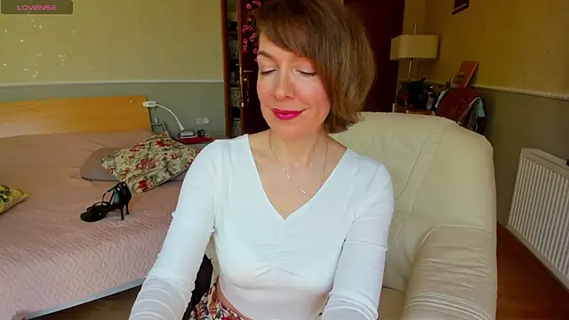 Snapshot of SummerLiza chatting on May 25, 1:28 pm SummerLiza online show from May 25, 1:28 pm