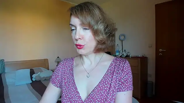 Snapshot of SummerLiza chatting on June 15, 2:52 pm SummerLiza online show from June 15, 2:52 pm