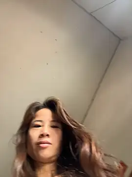 Snapshot of kiss_loo chatting on June 9, 1:50 am kiss loo online show from June 9, 1:50 am