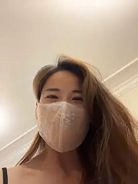 Snapshot of kiss_loo chatting on June 12, 12:15 pm kiss loo online show from June 12, 12:15 pm