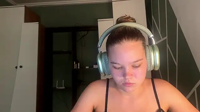HellyRay online show from July 4, 10:10 am