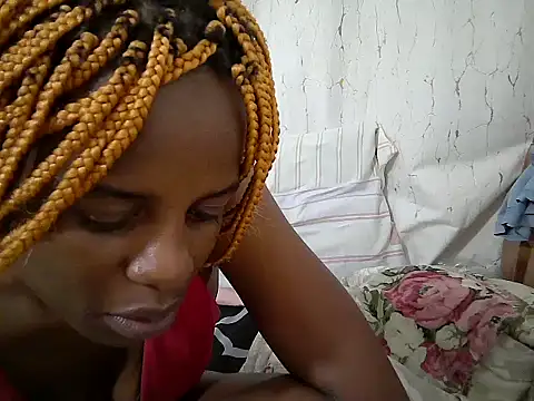 Snapshot of queen_beev chatting on June 13, 6:55 am queen beev online show from June 13, 6:55 am