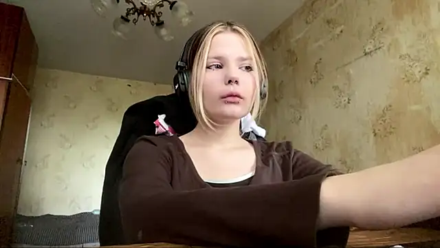 Snapshot of SusanaLeichty chatting on May 28, 7:27 am SusanaLeichty online show from May 28, 7:27 am