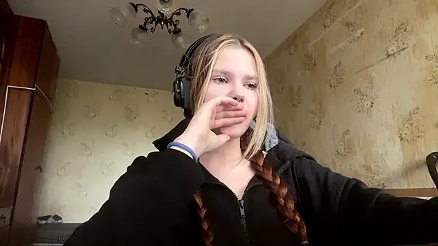 Snapshot of SusanaLeichty chatting on May 30, 6:21 am SusanaLeichty online show from May 30, 6:21 am
