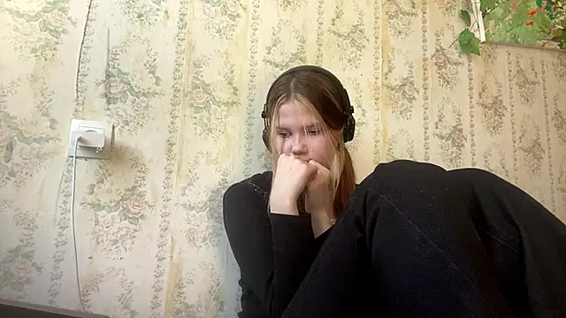 Snapshot of SusanaLeichty chatting on June 2, 6:37 am SusanaLeichty online show from June 2, 6:37 am