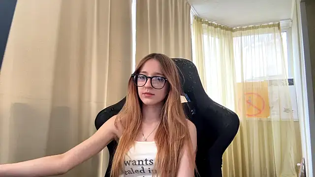 Snapshot of Sunshine_Kira chatting on June 5, 9:37 am Sunshine Kira online show from June 5, 9:37 am