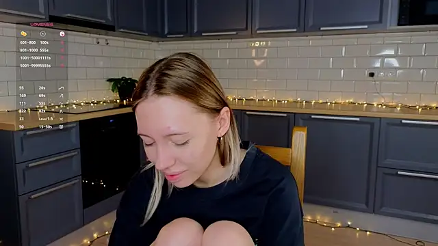 Snapshot of BlondeKelly chatting on May 25, 4:02 pm BlondeKelly online show from May 25, 4:02 pm