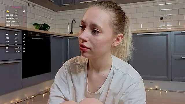 Snapshot of BlondeKelly chatting on May 28, 4:15 pm BlondeKelly online show from May 28, 4:15 pm