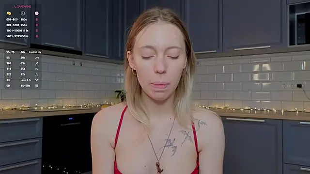 Snapshot of BlondeKelly chatting on June 1, 4:09 pm BlondeKelly online show from June 1, 4:09 pm