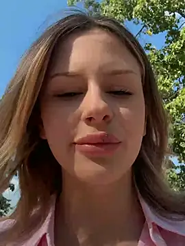 Snapshot of FallenSky chatting on June 10, 1:32 pm FallenSky online show from June 10, 1:32 pm