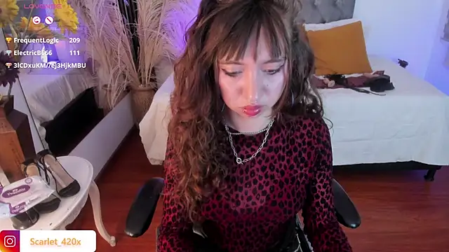 Snapshot of Scarlett__Cooper__1 chatting on June 3, 2:55 pm Scarlett Cooper 1 online show from June 3, 2:55 pm
