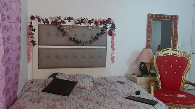 Snapshot of MartinaXBob chatting on June 3, 8:25 pm MartinaXBob online show from June 3, 8:25 pm