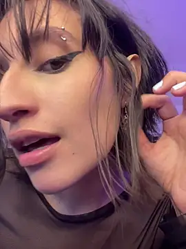 Snapshot of Frrancesca_ chatting on June 11, 3:37 am Frrancesca online show from June 11, 3:37 am