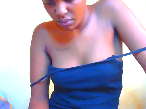 Snapshot of prettysuri22 chatting on June 1, 8:38 am prettysuri22 online show from June 1, 8:38 am
