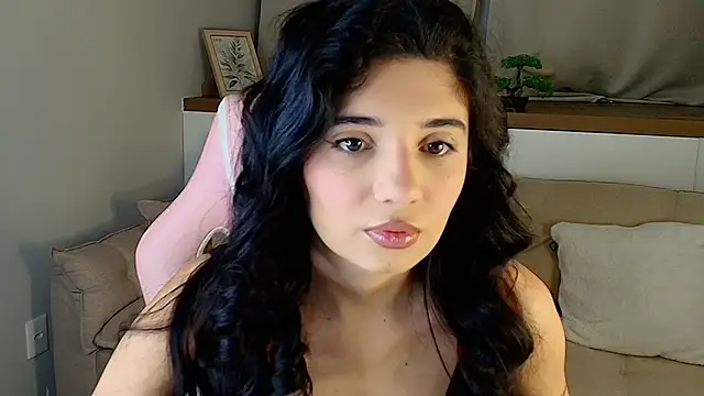 Snapshot of Rose_Desiree chatting on June 15, 11:23 am Rose Desiree online show from June 15, 11:23 am