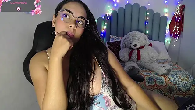 farah samira online show from July 28, 8:52 pm