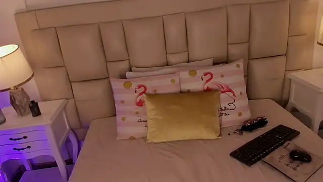 Snapshot of sarit_ chatting on June 8, 7:58 pm sarit online show from June 8, 7:58 pm
