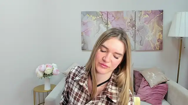 RoxyReignn online show from June 7, 10:24 pm