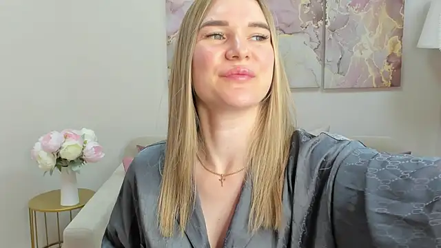 RoxyReignn online show from June 11, 12:32 am