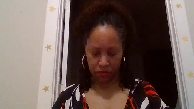 Snapshot of MsDeeLive chatting on June 5, 4:52 am MsDeeLive online show from June 5, 4:52 am
