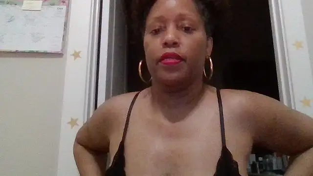Snapshot of MsDeeLive chatting on June 6, 5:12 am MsDeeLive online show from June 6, 5:12 am
