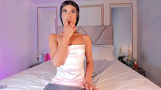 Snapshot of NicoleeJoness chatting on June 12, 4:11 am NicoleeJoness online show from June 12, 4:11 am