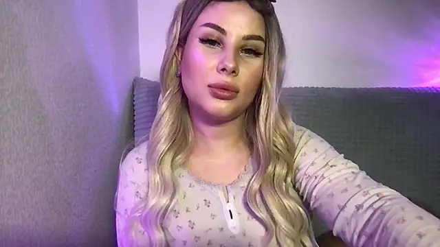 Lili Weiss online show from June 14, 4:42 pm