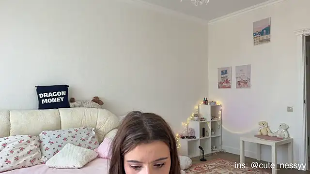 Snapshot of CuteNessy chatting on June 4, 9:37 am CuteNessy online show from June 4, 9:37 am