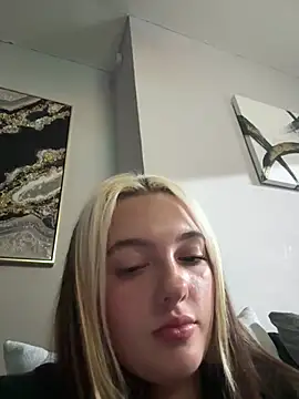 Snapshot of naughtygirl6989 chatting on June 20, 10:12 pm naughtygirl6989 online show from June 20, 10:12 pm